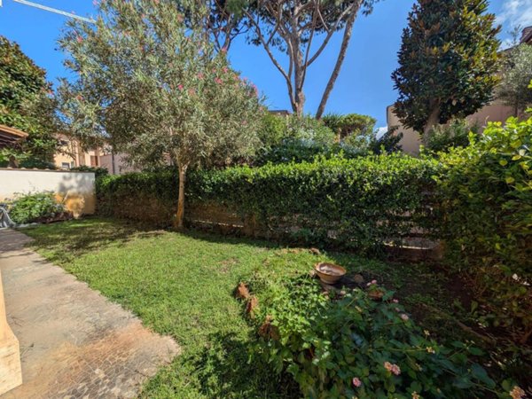 casa indipendente in vendita a Fiumicino in zona Fregene