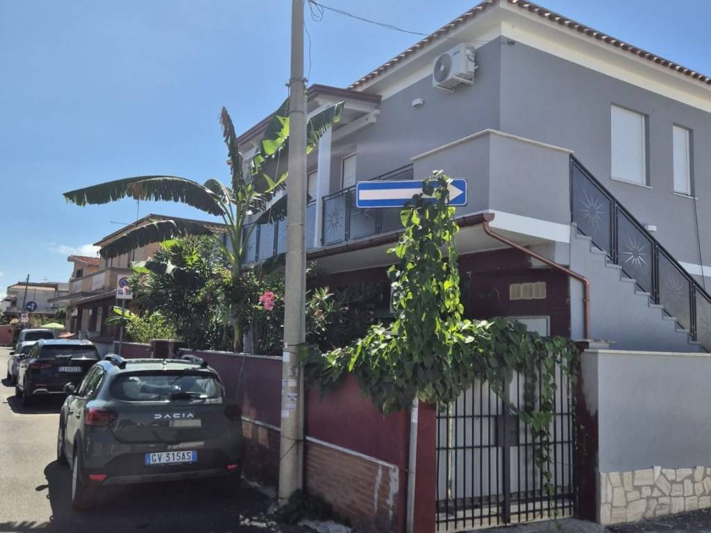appartamento in vendita a Fiumicino in zona Isola Sacra