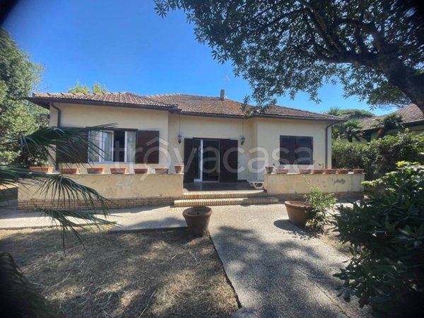 casa indipendente in vendita a Fiumicino in zona Fregene