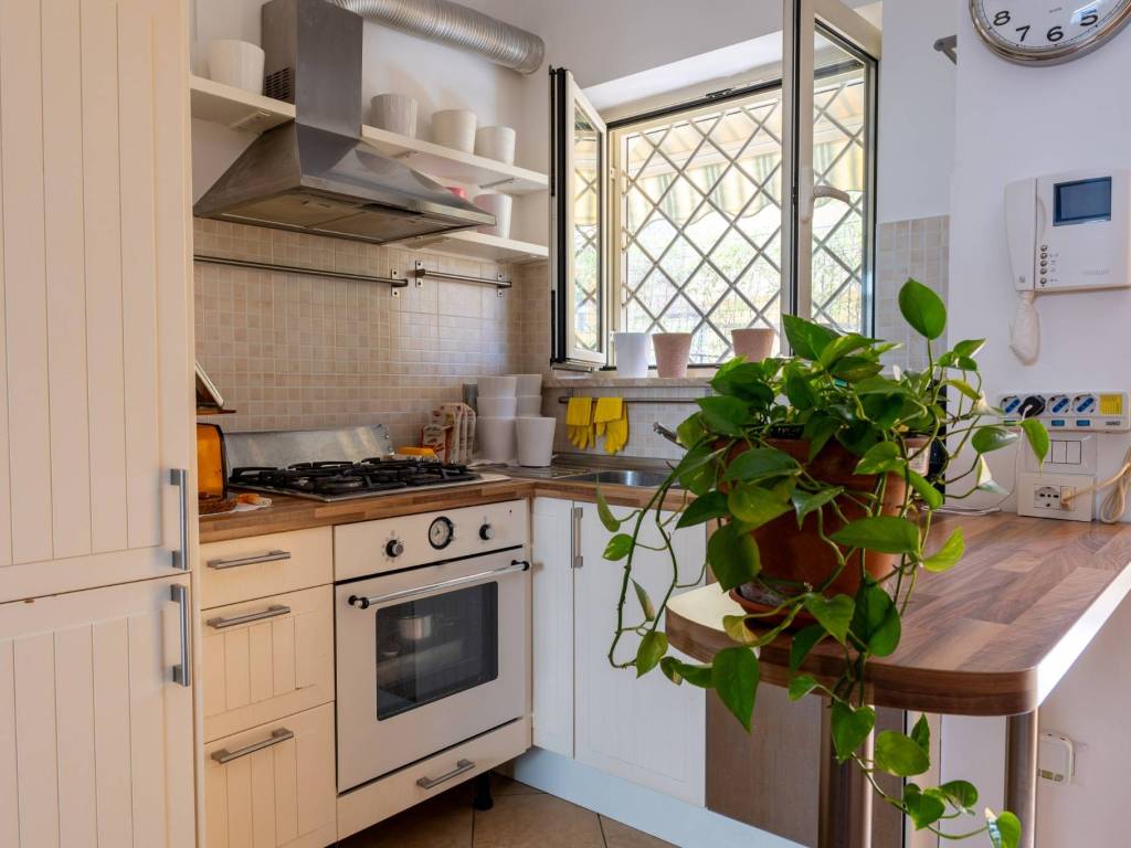 casa indipendente in vendita a Fiumicino in zona Isola Sacra
