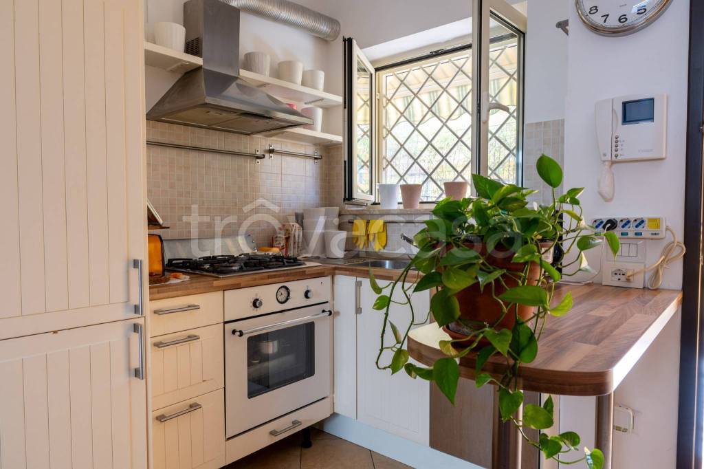 casa indipendente in vendita a Fiumicino in zona Isola Sacra