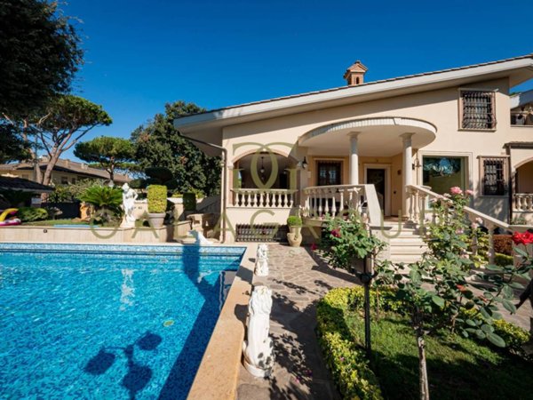 casa indipendente in vendita a Fiumicino in zona Fregene