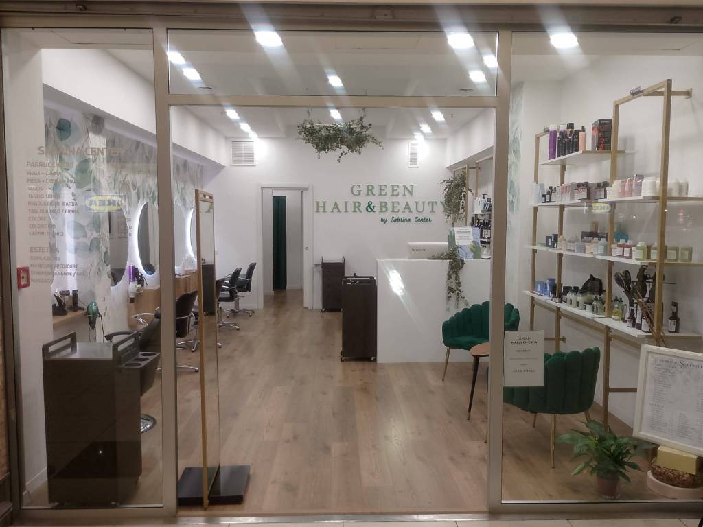 negozio in vendita a Fiumicino in zona Isola Sacra