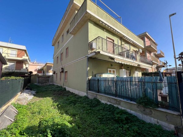 appartamento in vendita a Fiumicino in zona Palidoro