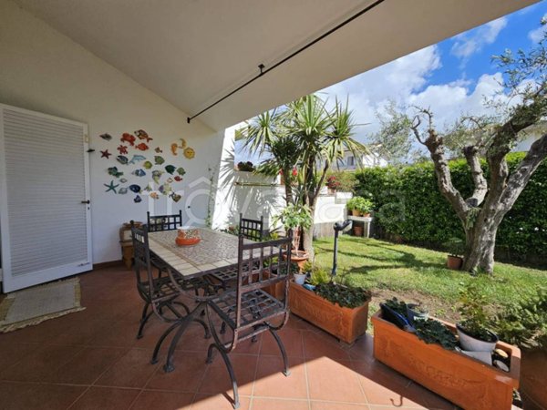 casa indipendente in vendita a Fiumicino in zona Fregene