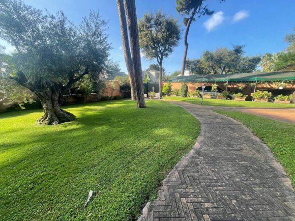 casa indipendente in vendita a Fiumicino in zona Fregene
