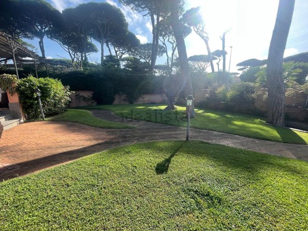 casa indipendente in vendita a Fiumicino in zona Fregene