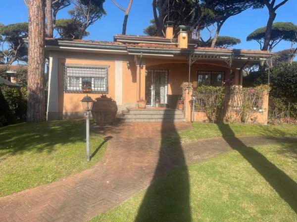 casa indipendente in vendita a Fiumicino in zona Fregene