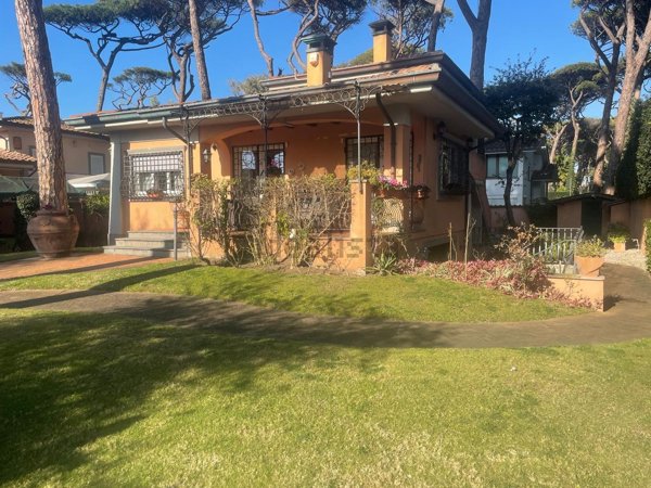 casa indipendente in vendita a Fiumicino in zona Fregene