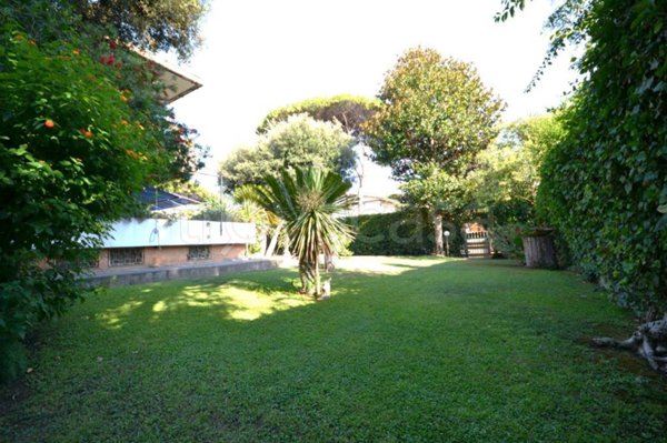 casa indipendente in vendita a Fiumicino in zona Fregene