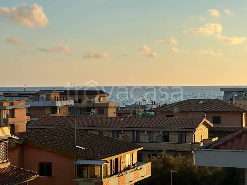 appartamento in vendita a Fiumicino in zona Isola Sacra