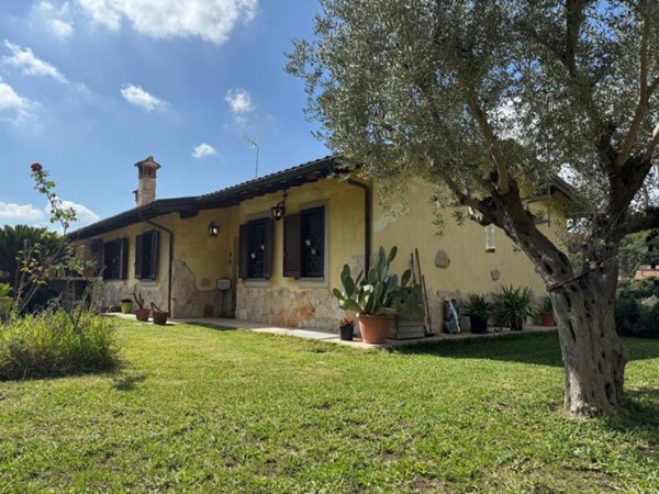 casa indipendente in vendita a Fiumicino in zona Tragliata