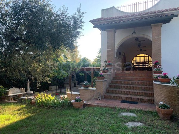 casa indipendente in vendita a Fiumicino