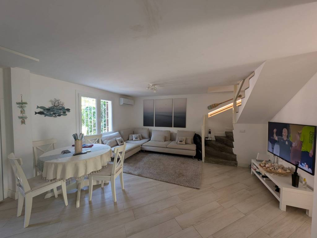 casa indipendente in vendita a Fiumicino in zona Fregene
