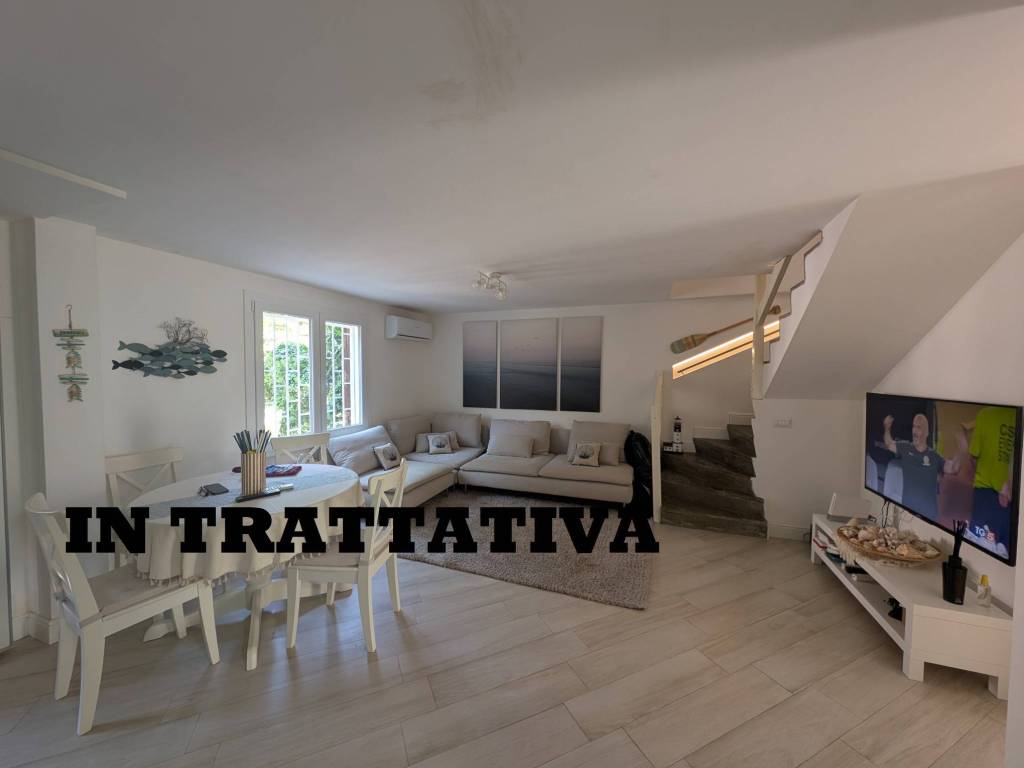 casa indipendente in vendita a Fiumicino in zona Fregene