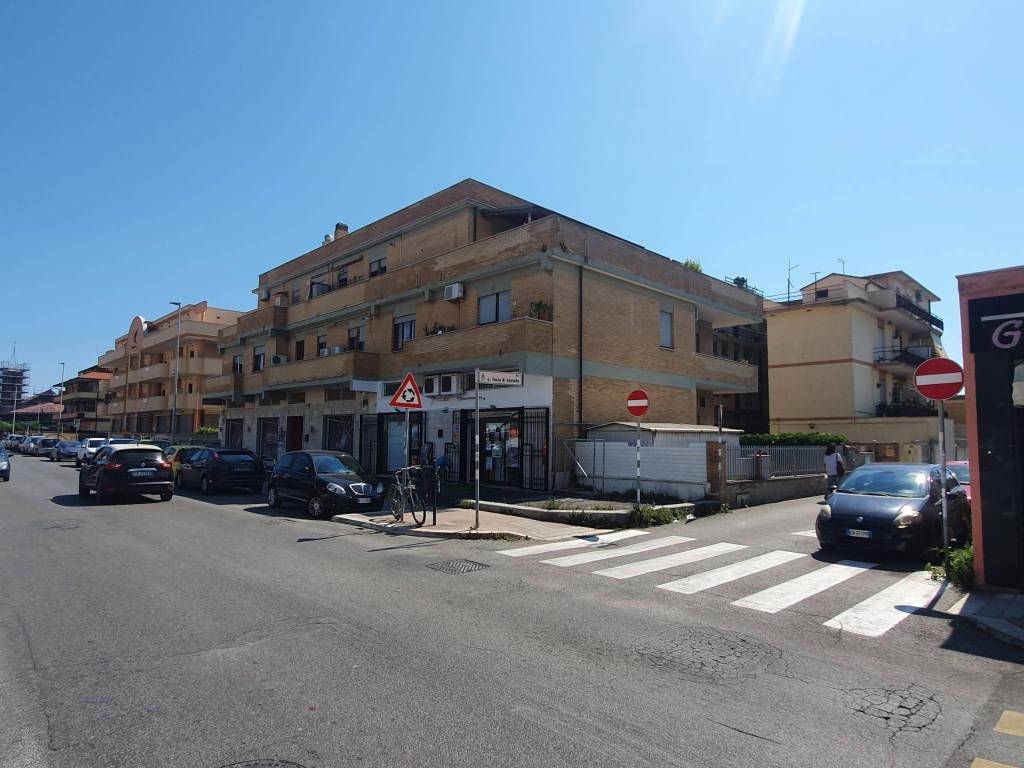 casa indipendente in vendita a Fiumicino in zona Isola Sacra