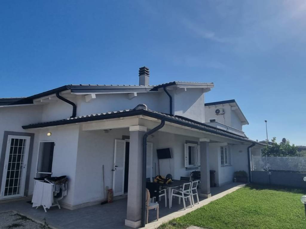 casa indipendente in vendita a Fiumicino