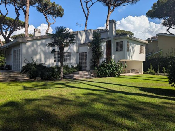 casa indipendente in vendita a Fiumicino in zona Fregene