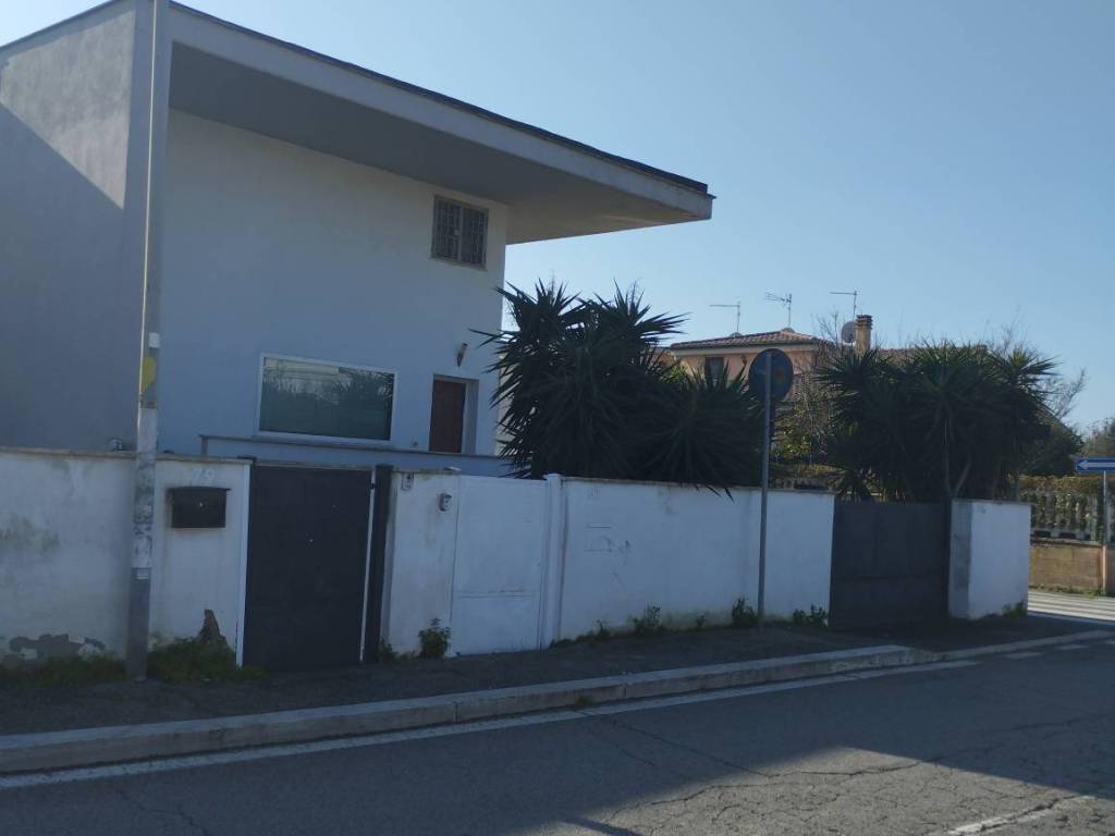 casa indipendente in vendita a Fiumicino in zona Palidoro