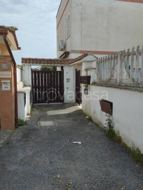 casa indipendente in vendita a Fiumicino in zona Passo Oscuro