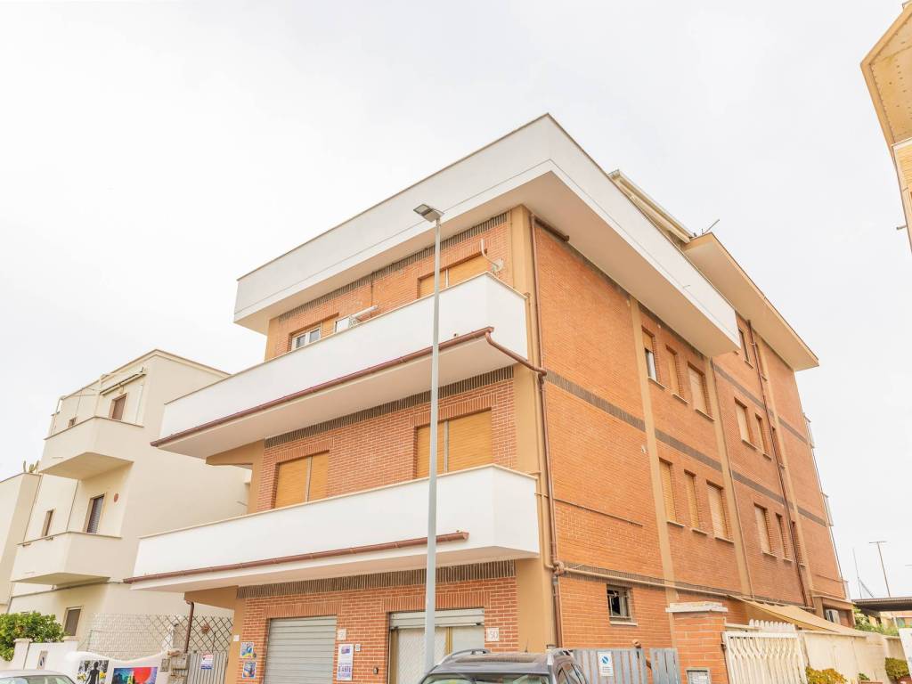 appartamento in vendita a Fiumicino in zona Passo Oscuro
