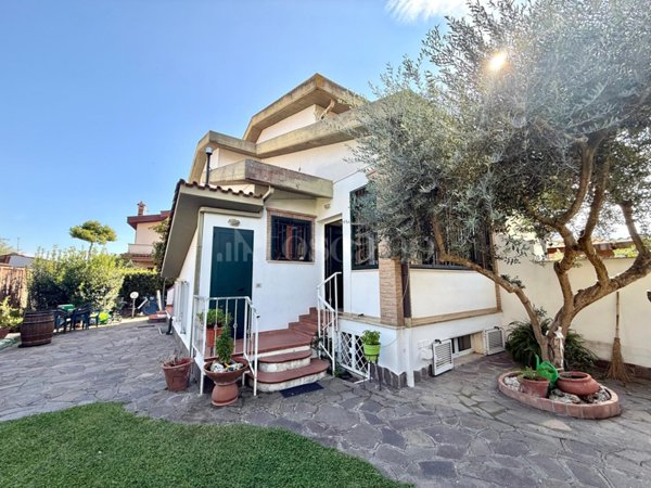 casa indipendente in vendita a Fiumicino in zona Fregene