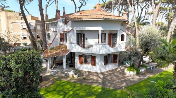 casa indipendente in vendita a Fiumicino in zona Fregene