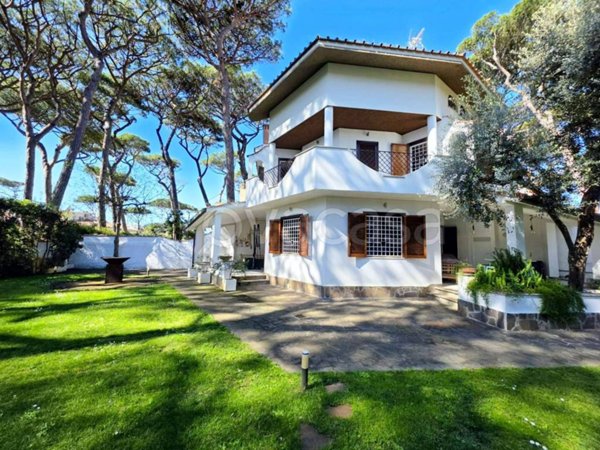 casa indipendente in vendita a Fiumicino in zona Fregene