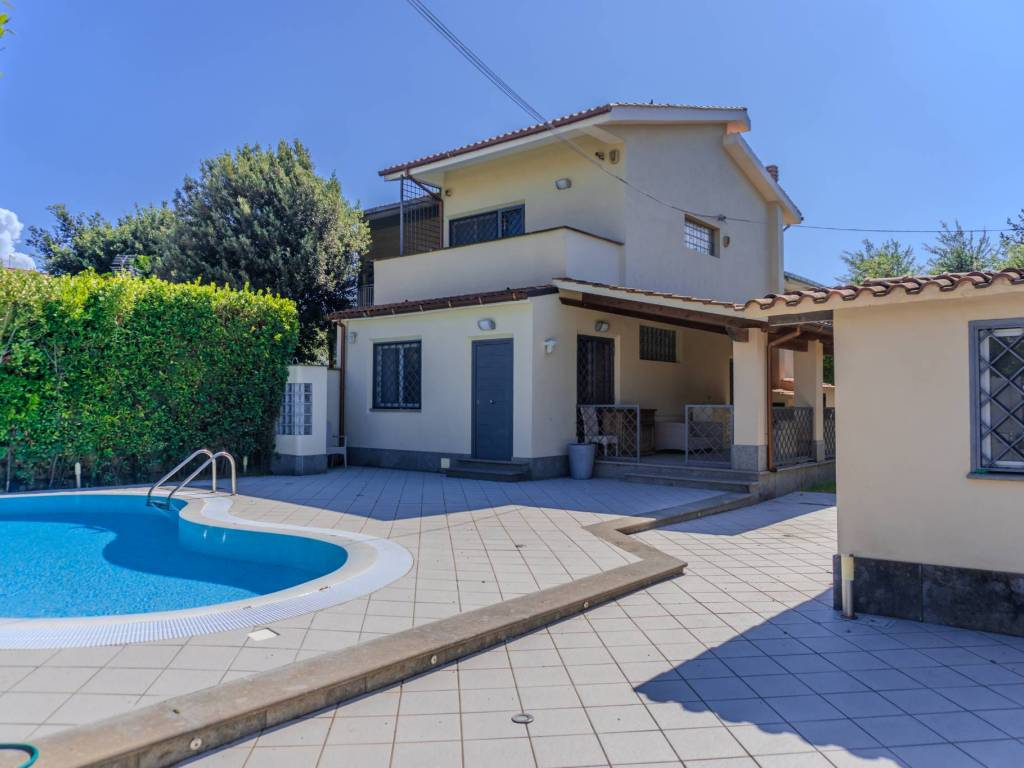 casa indipendente in vendita a Fiumicino in zona Fregene