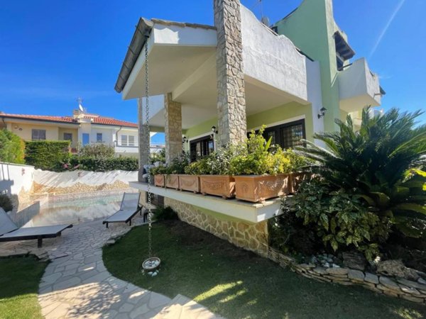 casa indipendente in vendita a Fiumicino in zona Fregene