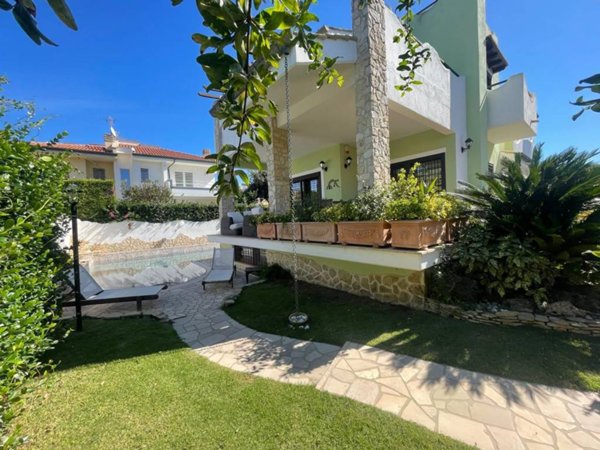 casa indipendente in vendita a Fiumicino in zona Fregene