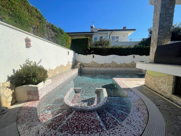 casa indipendente in vendita a Fiumicino in zona Fregene