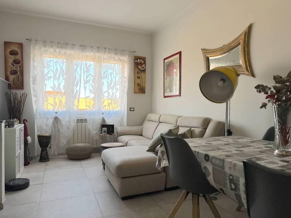 appartamento in vendita a Fiumicino in zona Isola Sacra