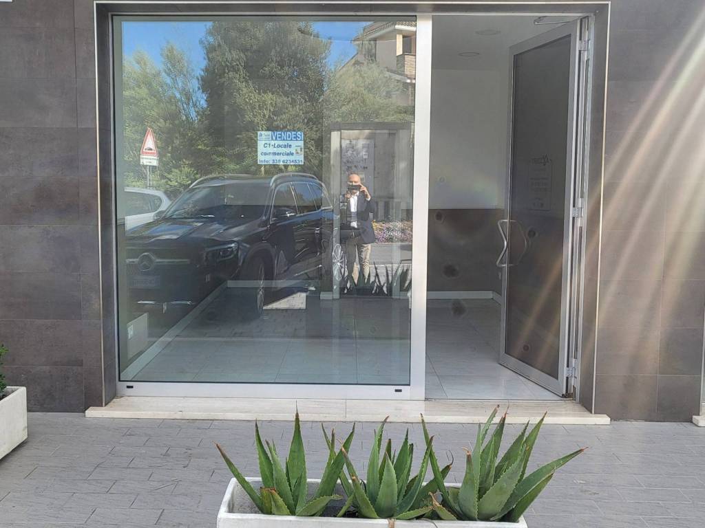 negozio in vendita a Fiumicino in zona Aranova