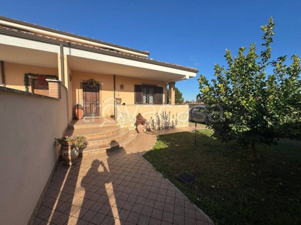 casa indipendente in vendita a Fiumicino in zona Isola Sacra