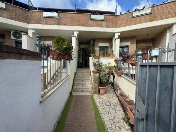 casa indipendente in vendita a Fiumicino in zona Isola Sacra