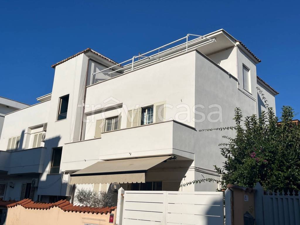 appartamento in vendita a Fiumicino in zona Isola Sacra