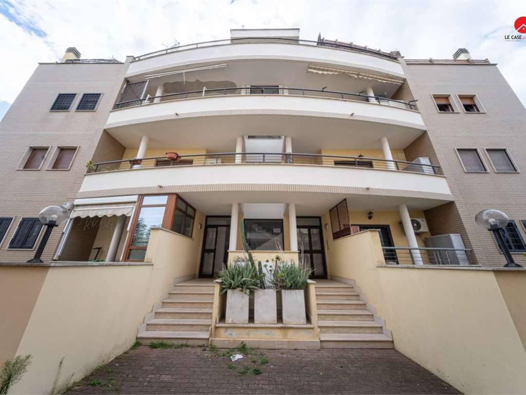 appartamento in vendita a Fiumicino in zona Isola Sacra