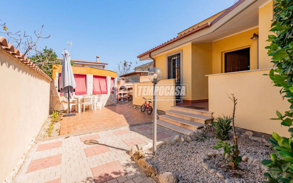 casa indipendente in vendita a Fiumicino