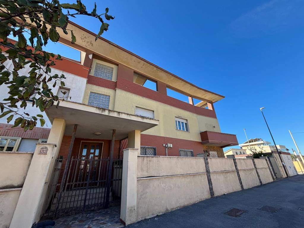 appartamento in vendita a Fiumicino in zona Isola Sacra