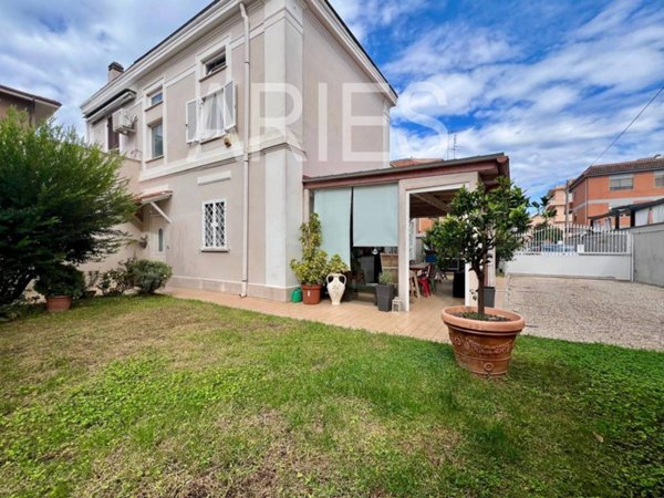 casa indipendente in vendita a Fiumicino in zona Focene