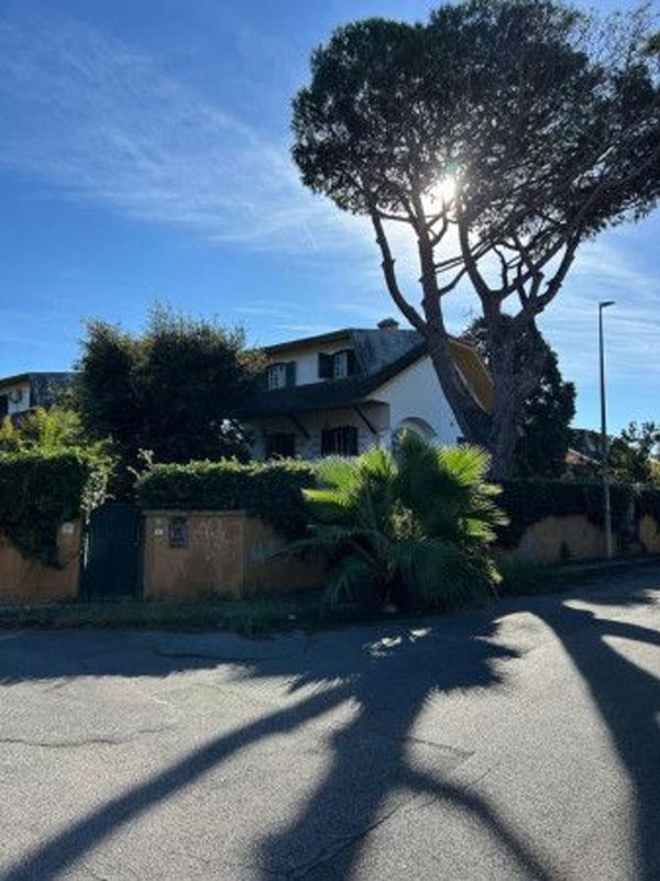 casa indipendente in vendita a Fiumicino in zona Fregene