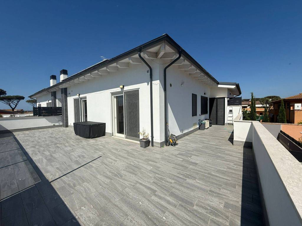 appartamento in vendita a Fiumicino in zona Torrimpietra