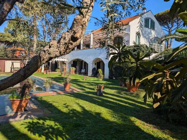 casa indipendente in vendita a Fiumicino in zona Fregene
