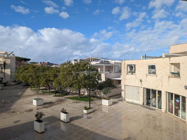 appartamento in vendita a Fiumicino in zona Fregene