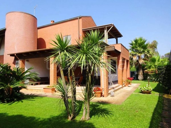 casa indipendente in vendita a Fiumicino in zona Fregene