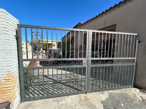 negozio in vendita a Fiumicino in zona Isola Sacra