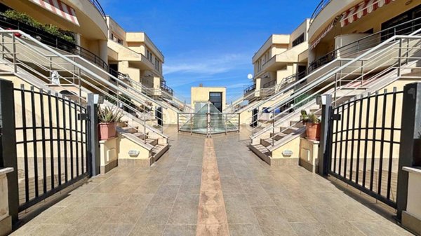 appartamento in vendita a Fiumicino in zona Isola Sacra