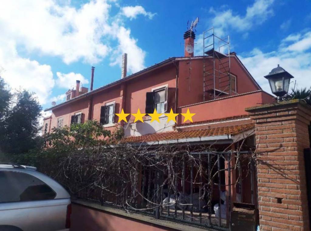 casa indipendente in vendita a Fiumicino in zona Isola Sacra