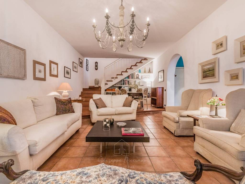 casa indipendente in vendita a Fiumicino in zona Isola Sacra